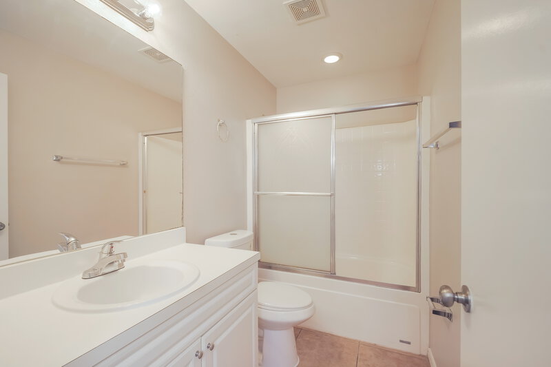 2,220/Mo, 1413 SW 11th Pl Cape Coral, FL 33991 Bathroom View