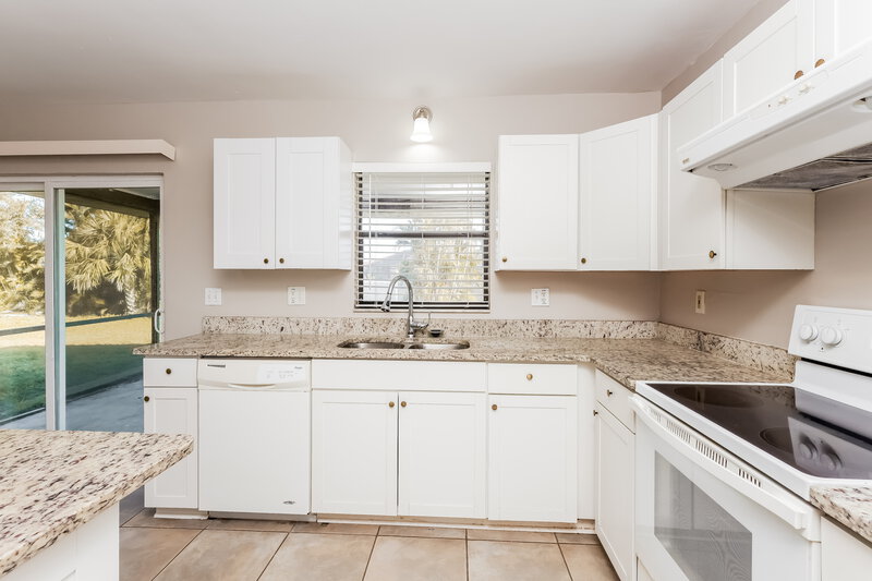 1,795/Mo, 139 SE 19th Ln Cape Coral, FL 33990 Kitchen View