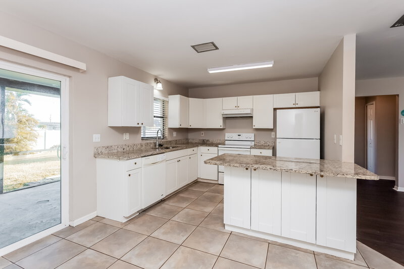 1,795/Mo, 139 SE 19th Ln Cape Coral, FL 33990 Kitchen View 2