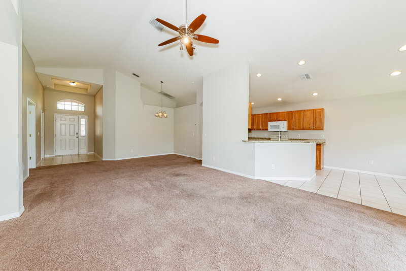 2,135/Mo, 9432 Sarazen Pl Palmetto, FL 34221 Living Room View 3