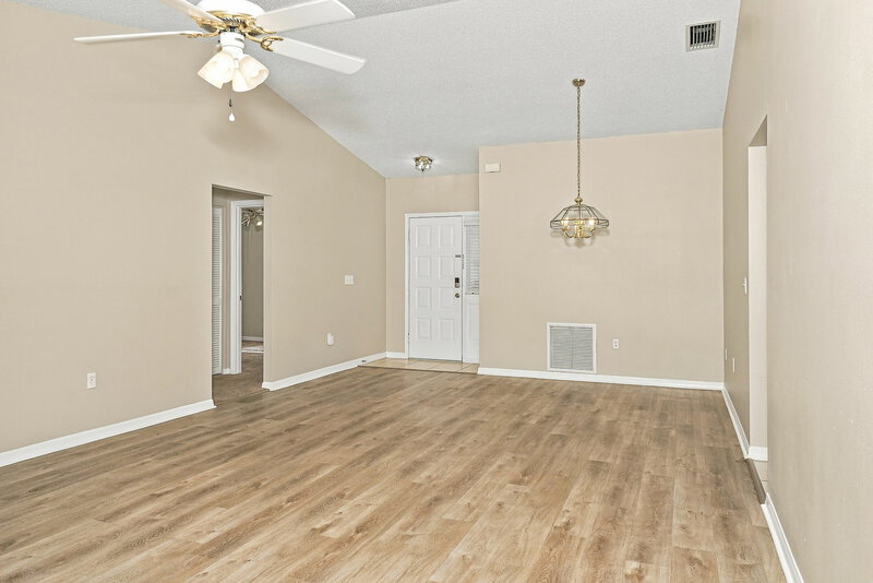 2,135/Mo, 1205 Oak Trace Dr Sarasota, FL 34232 Living Room View 2