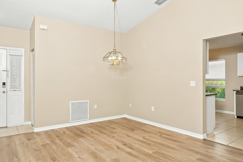2,135/Mo, 1205 Oak Trace Dr Sarasota, FL 34232 Dining Room View