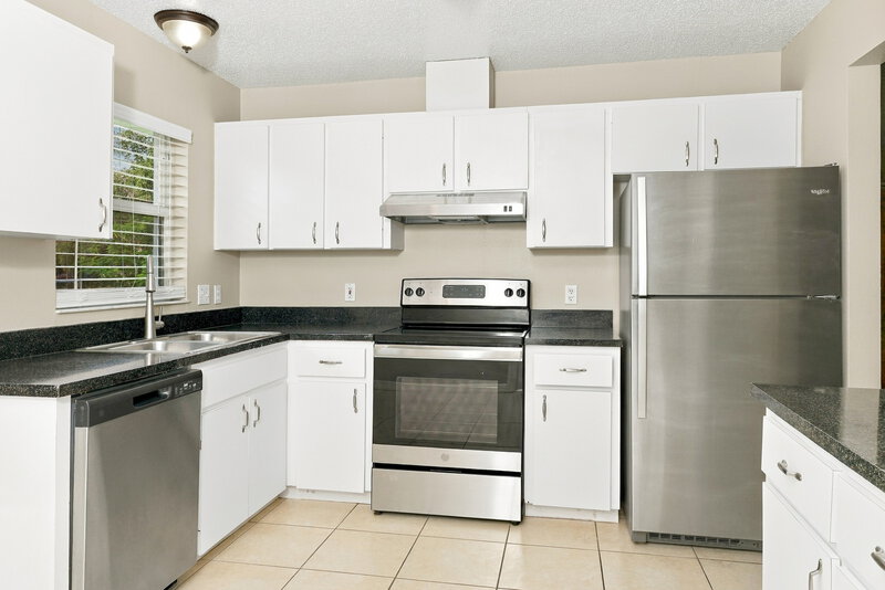 2,135/Mo, 1205 Oak Trace Dr Sarasota, FL 34232 Kitchen View