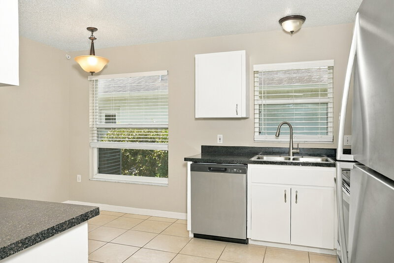 2,135/Mo, 1205 Oak Trace Dr Sarasota, FL 34232 Kitchen View 2