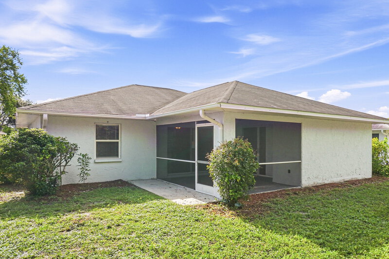 2,135/Mo, 1205 Oak Trace Dr Sarasota, FL 34232 Rear View