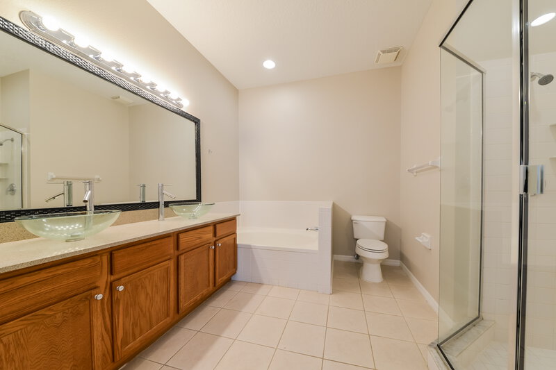 2,865/Mo, 12306 Mosswood Pl Lakewood Ranch, FL 34202 Main Bathroom View