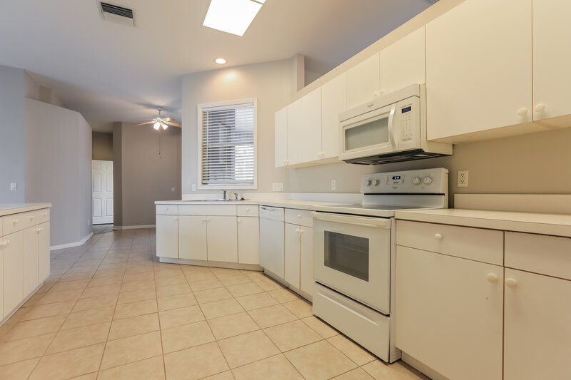 2,715/Mo, 6218 Rock Creek Cir Ellenton, FL 34222 Kitchen View