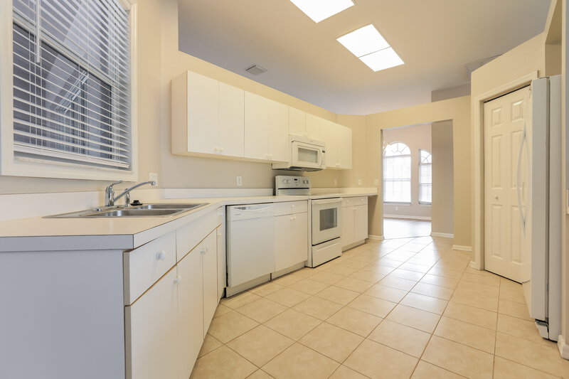 2,715/Mo, 6218 Rock Creek Cir Ellenton, FL 34222 Kitchen View 2