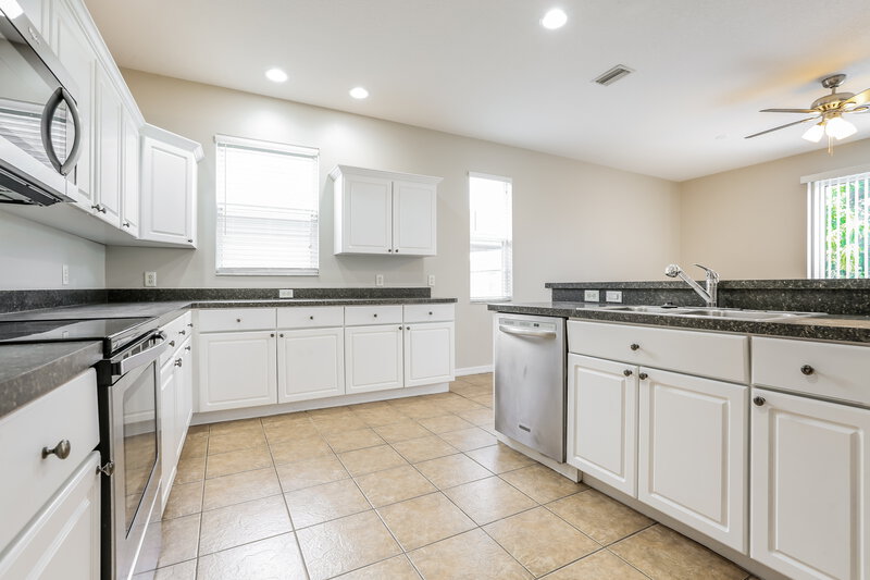 2,395/Mo, 6710 Rock Bridge Ln Ellenton, FL 34222 Kitchen View 2