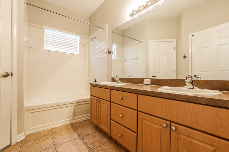 2,395/Mo, 6710 Rock Bridge Ln Ellenton, FL 34222 Main Bathroom View
