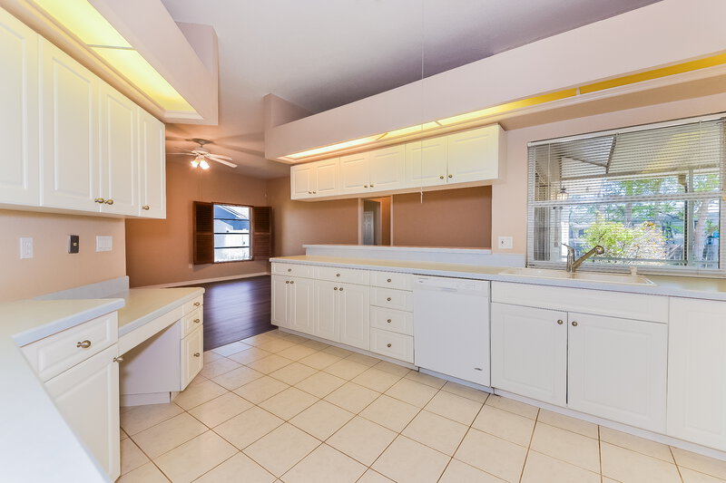 2,770/Mo, 4608 Masefield Pl Sarasota, FL 34241 Kitchen View 2