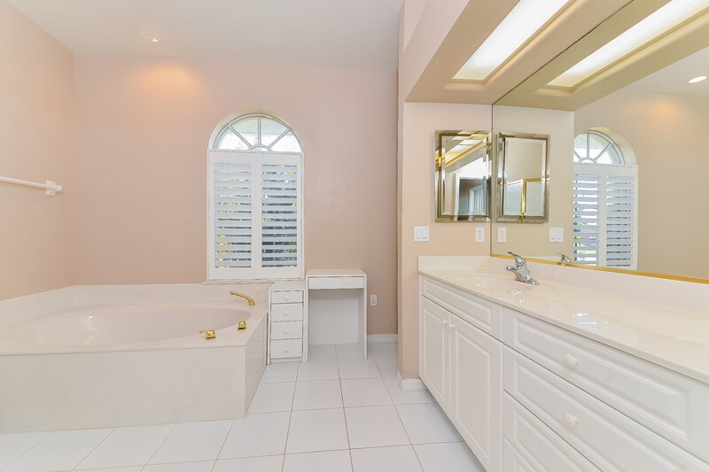 2,770/Mo, 4608 Masefield Pl Sarasota, FL 34241 Main Bathroom View