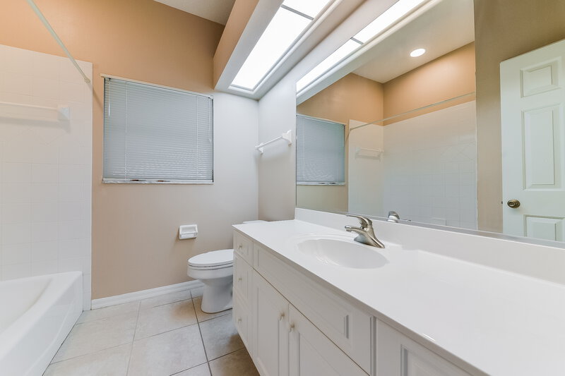 2,770/Mo, 4608 Masefield Pl Sarasota, FL 34241 Bathroom View