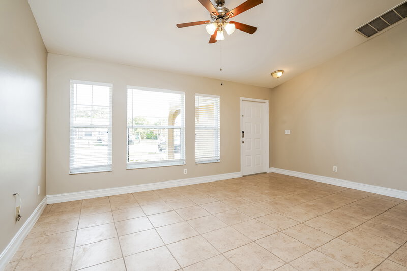 3,000/Mo, 402 SE 18th St Cape Coral, FL 33990 Living Room View