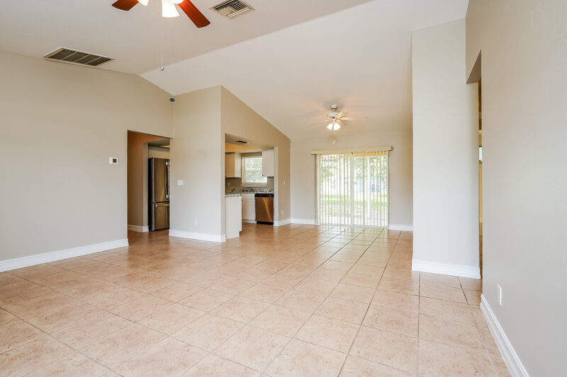 3,000/Mo, 402 SE 18th St Cape Coral, FL 33990 Living Room View 2