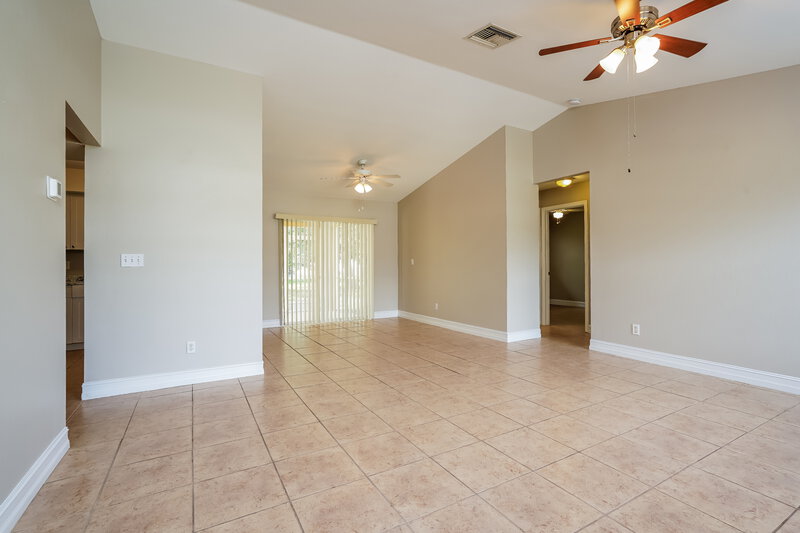3,000/Mo, 402 SE 18th St Cape Coral, FL 33990 Living Room View 3