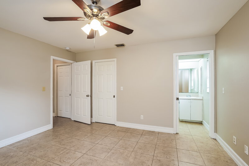 3,000/Mo, 402 SE 18th St Cape Coral, FL 33990 Main Bedroom View