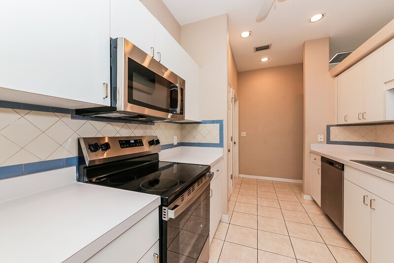 2,325/Mo, 3027 58th Ter E Bradenton, FL 34203 Kitchen View