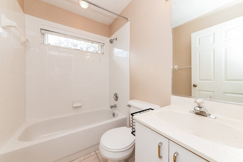 2,325/Mo, 3027 58th Ter E Bradenton, FL 34203 Bathroom View