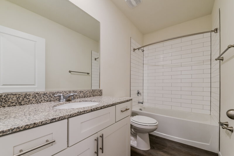 2,295/Mo, 3038 Intrepid Ave Sarasota, FL 34232 Bathroom View