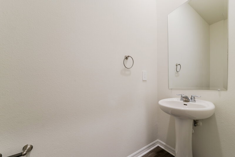 2,295/Mo, 3038 Intrepid Ave Sarasota, FL 34232 Bathroom View 2