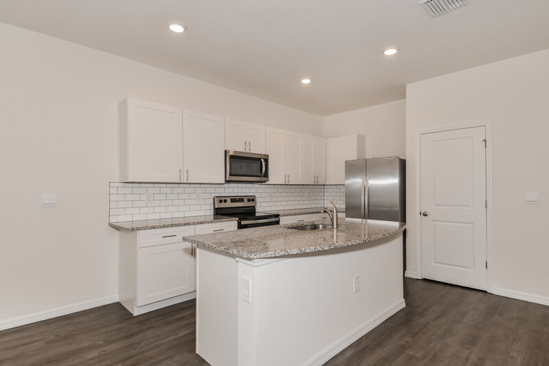 2,295/Mo, 5033 Wings Way Sarasota, FL 34232 Kitchen View 2