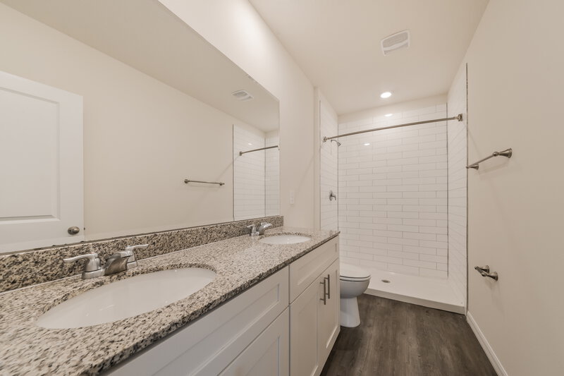2,295/Mo, 5033 Wings Way Sarasota, FL 34232 Main Bathroom View