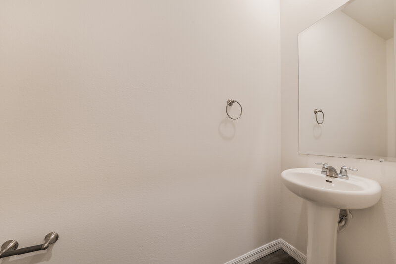 2,295/Mo, 5033 Wings Way Sarasota, FL 34232 Bathroom View 2