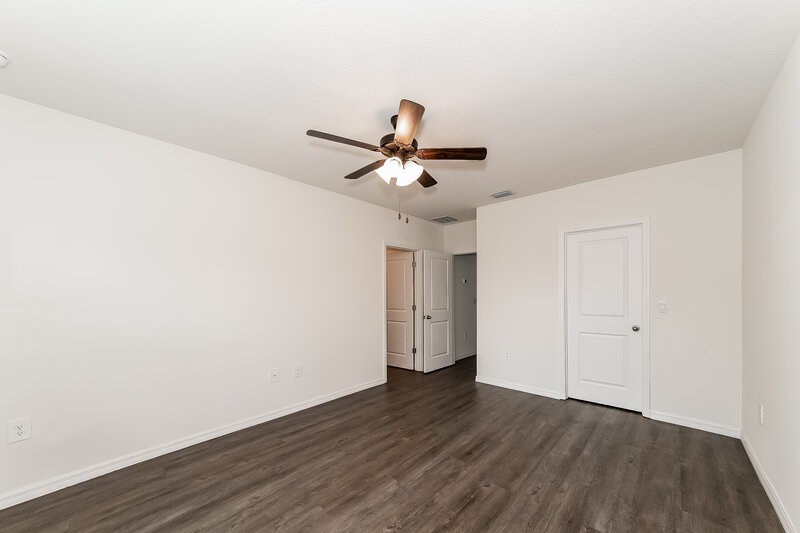 2,700/Mo, 5029 Wings Way Sarasota, FL 34232 Main Bedroom View 2