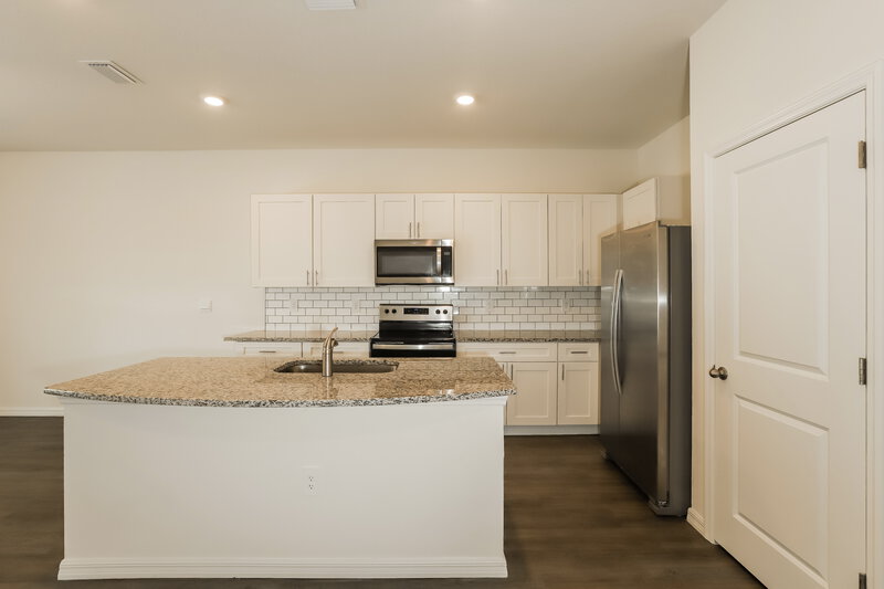 2,295/Mo, 3049 Intrepid Ave Sarasota, FL 34232 Kitchen View