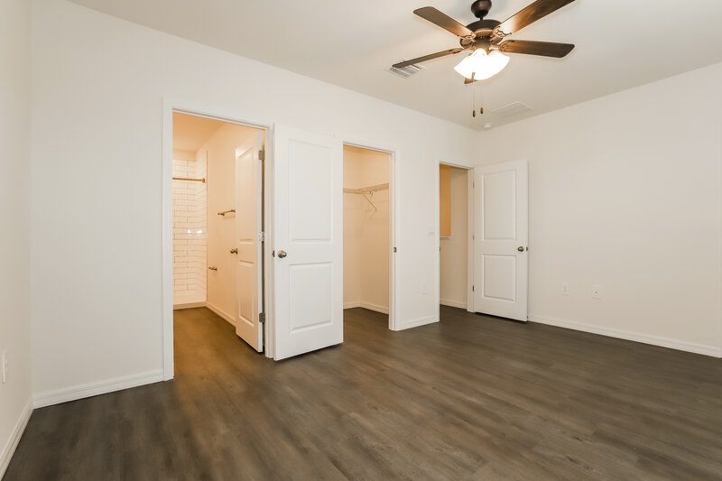 2,295/Mo, 3049 Intrepid Ave Sarasota, FL 34232 Main Bedroom View 2