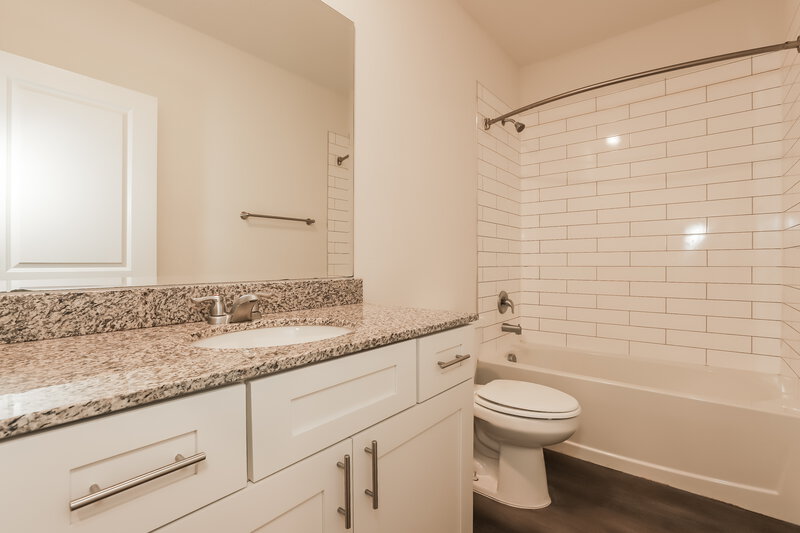 2,295/Mo, 3049 Intrepid Ave Sarasota, FL 34232 Bathroom View