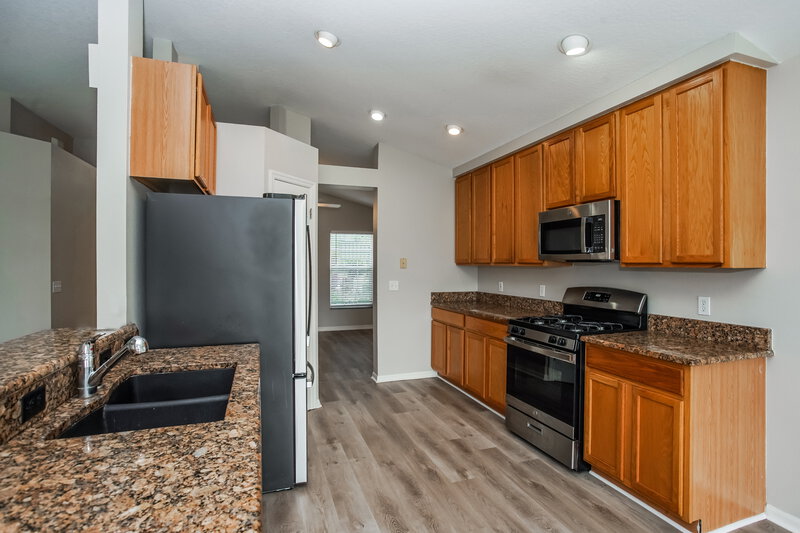 2,645/Mo, 13718 Glossy Ibis Pl Lakewood Ranch, FL 34202 Kitchen View 2