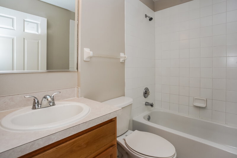 2,645/Mo, 13718 Glossy Ibis Pl Lakewood Ranch, FL 34202 Bathroom View