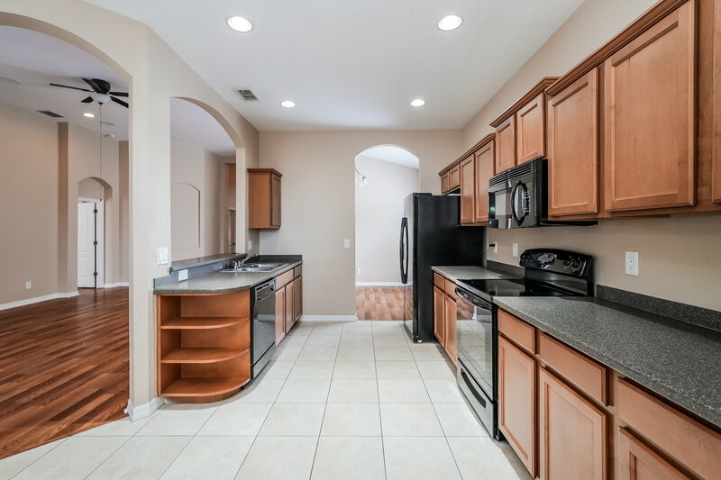 2,520/Mo, 3523 101st Ave E Parrish, FL 34219 Kitchen View