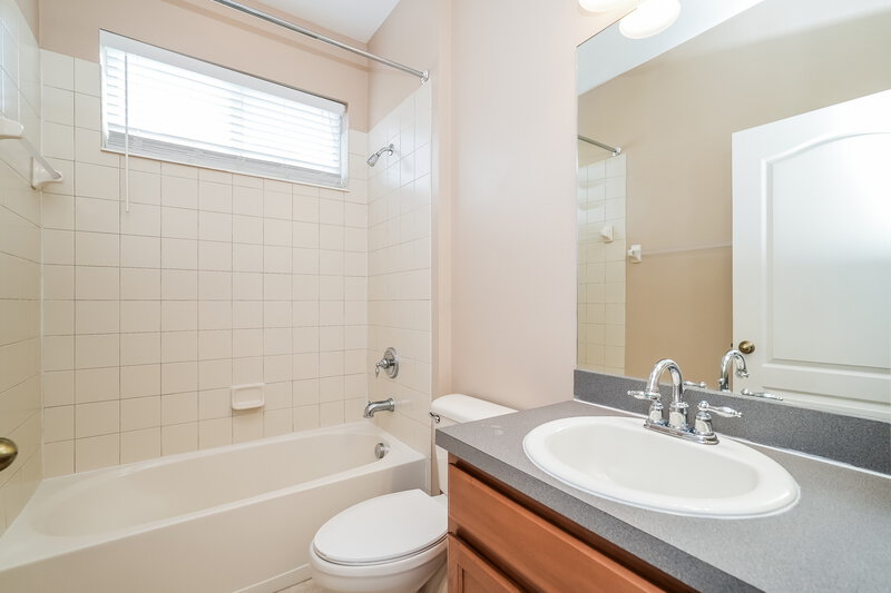 2,520/Mo, 3523 101st Ave E Parrish, FL 34219 Bathroom View