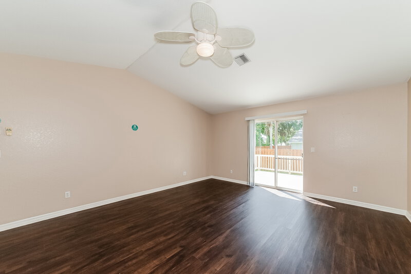 2,050/Mo, 440 Wisteria Rd Venice, FL 34293 Living Room View 3