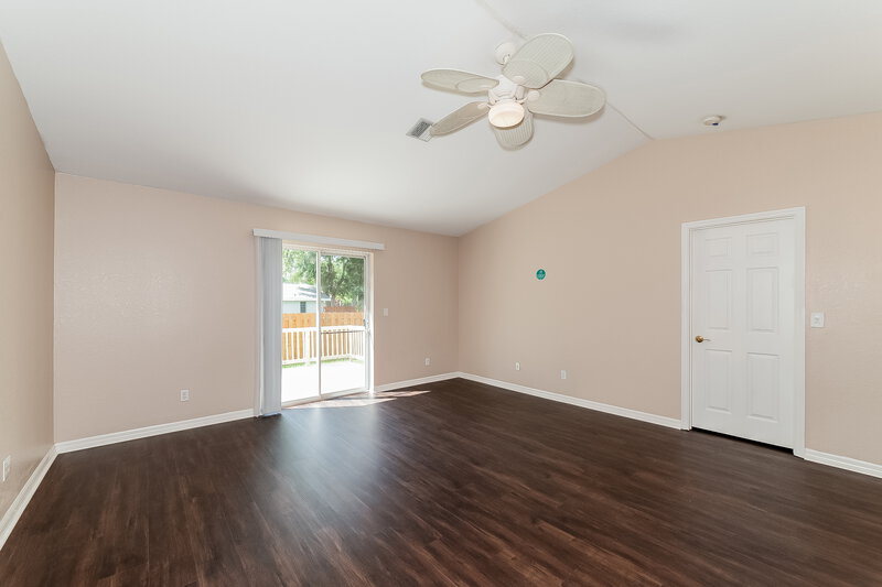 2,050/Mo, 440 Wisteria Rd Venice, FL 34293 Living Room View 4