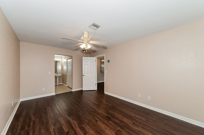 2,050/Mo, 440 Wisteria Rd Venice, FL 34293 Main Bedroom View 2