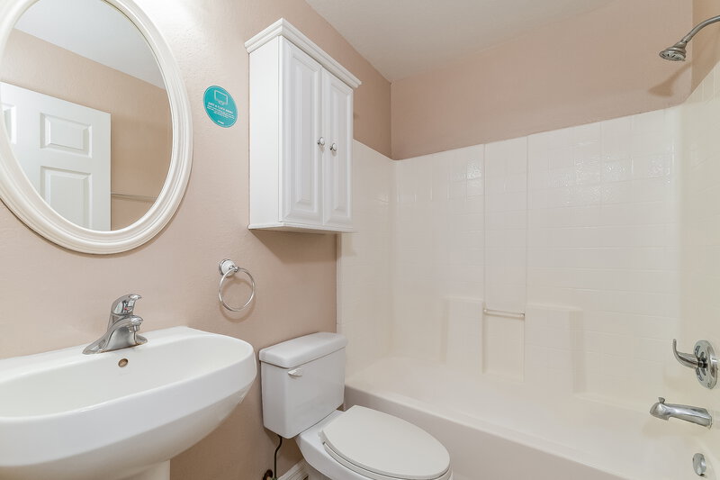 2,050/Mo, 440 Wisteria Rd Venice, FL 34293 Bathroom View