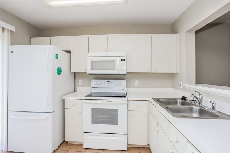 2,195/Mo, 4150 Day Bridge Pl Ellenton, FL 34222 Kitchen View