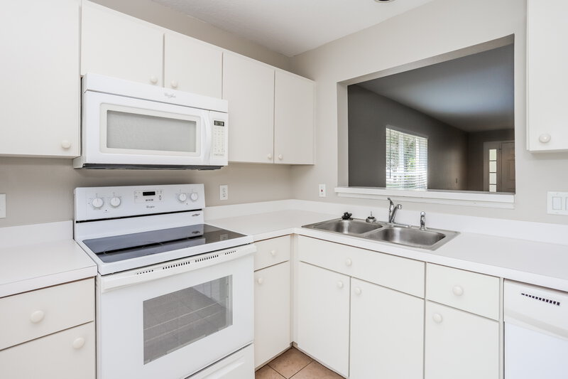 2,195/Mo, 4150 Day Bridge Pl Ellenton, FL 34222 Kitchen View 2