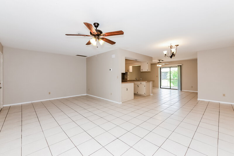1,785/Mo, 330 Southland Rd Venice, FL 34293 Living Room View 2