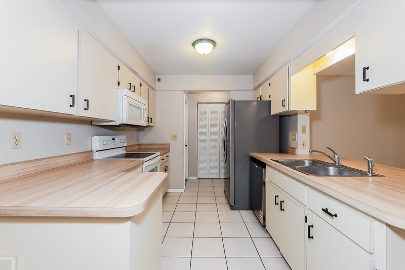 1,785/Mo, 330 Southland Rd Venice, FL 34293 Kitchen View