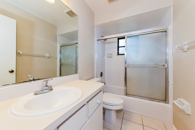 1,785/Mo, 330 Southland Rd Venice, FL 34293 Bathroom View