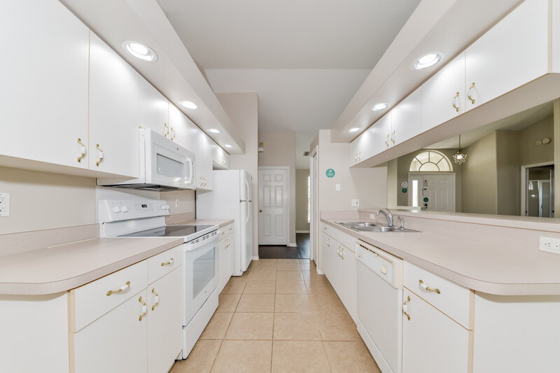 2,255/Mo, 6002 60th St E Palmetto, FL 34221 Kitchen View