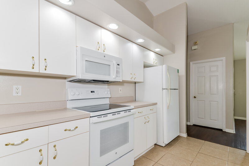 2,255/Mo, 6002 60th St E Palmetto, FL 34221 Kitchen View 2