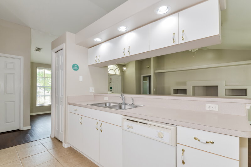 2,255/Mo, 6002 60th St E Palmetto, FL 34221 Kitchen View 3