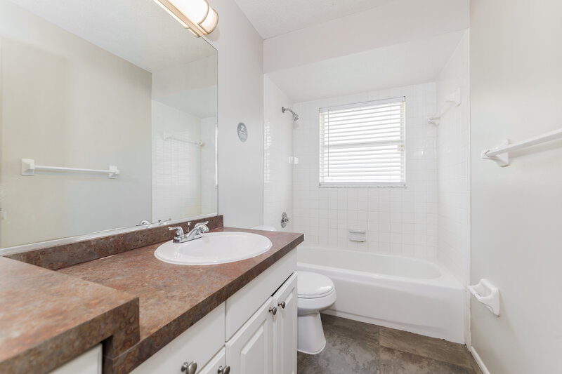 3,140/Mo, 6603 67th St E Palmetto, FL 34221 Bathroom View