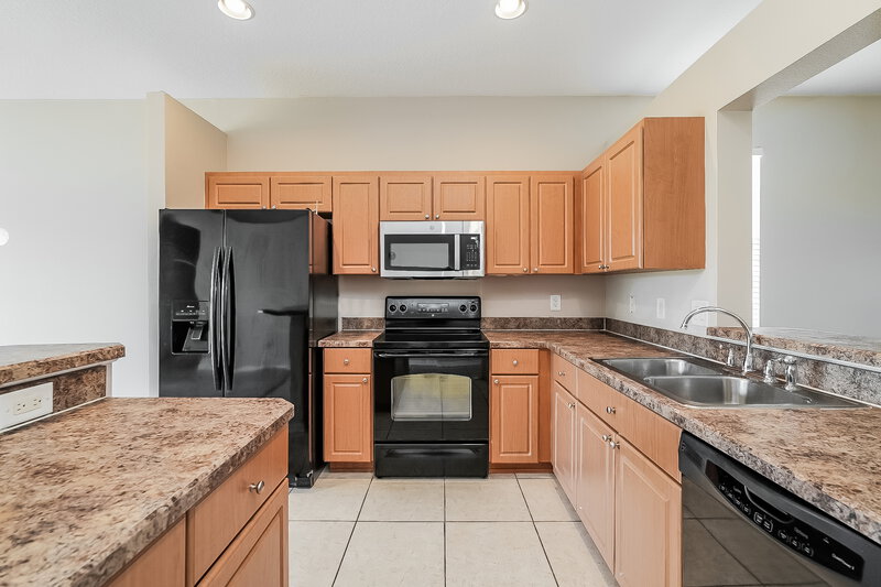 2,245/Mo, 6718 Rock Bridge Ln Ellenton, FL 34222 Kitchen View